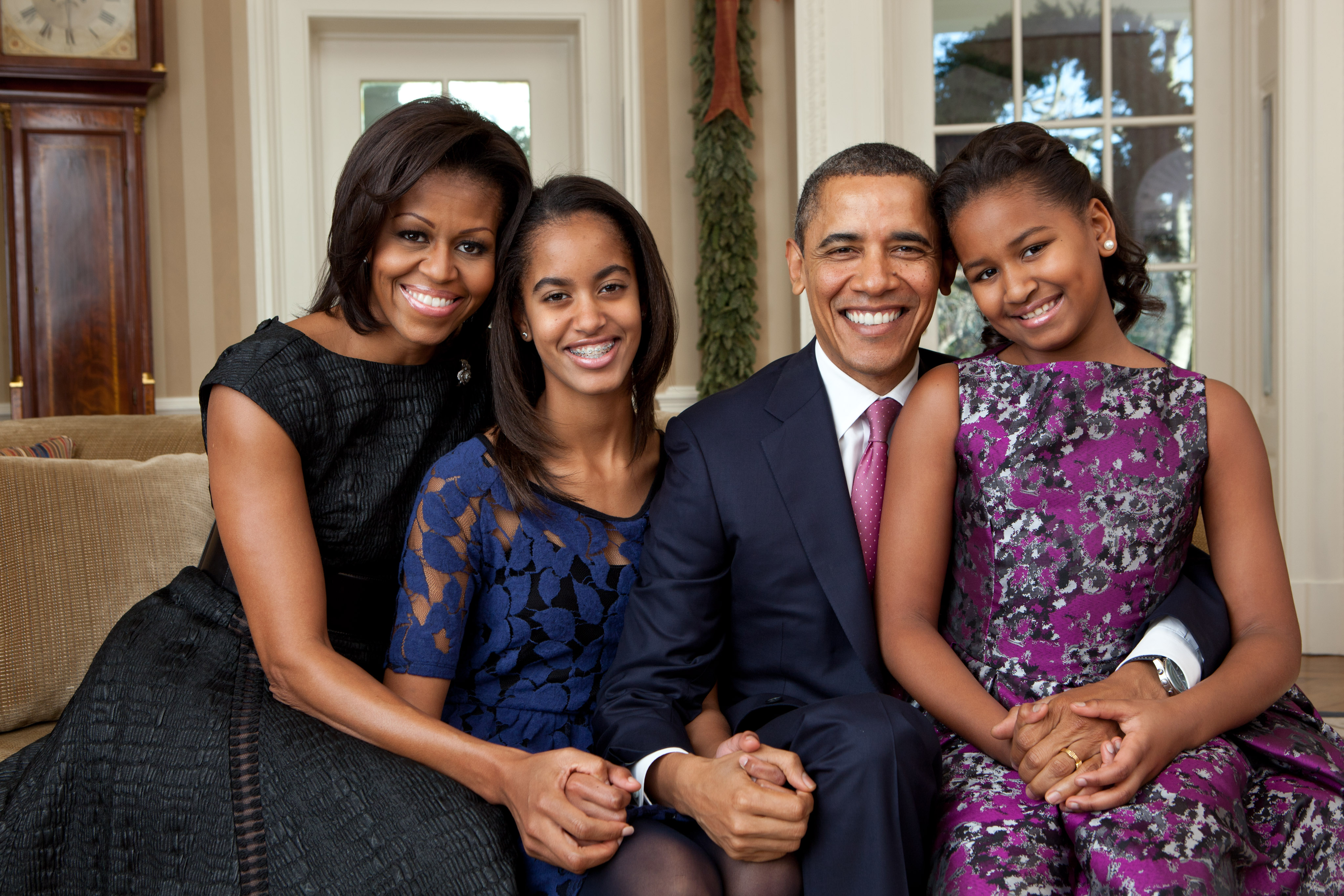 We all know Sasha, Malia, Michelle and Mr. President Barack Obama himself.. But what about his extended family? Slide through and take a look at some of his extended family.