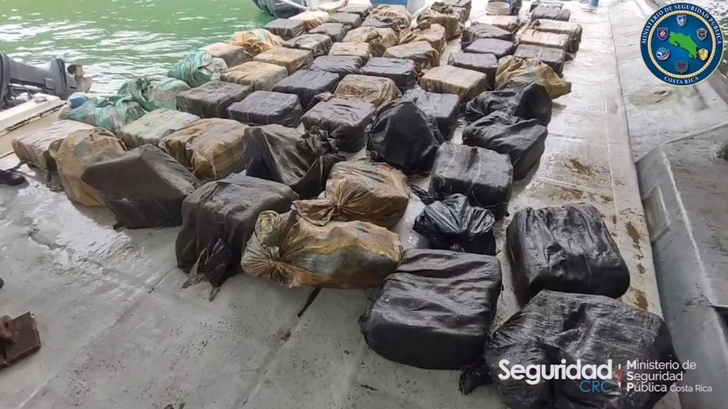 Police intercepted a semi-submersible vessel with a drug shipment of 1,778 packages weighing 4,000 bounds offshore from Golfito, Costa Rica. (Ministry of Public Security of Costa Rica/Zenger)