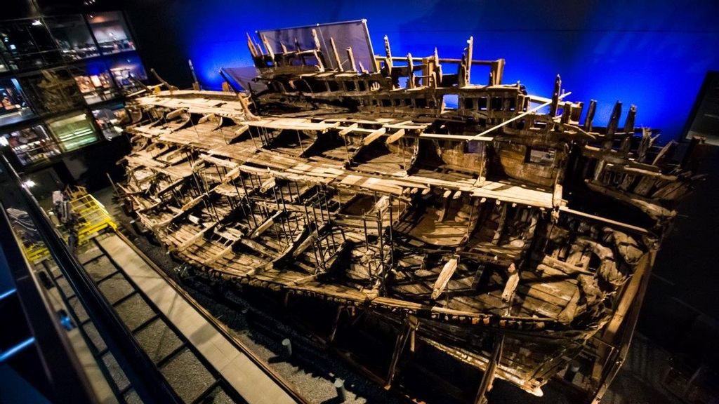 An advanced X-ray technique has allowed conservators to determine what substances are eating away at the wreck of the warship Mary Rose, which sank in 1545 and was salvaged in 1981. (Courtesy Mary Rose Museum)