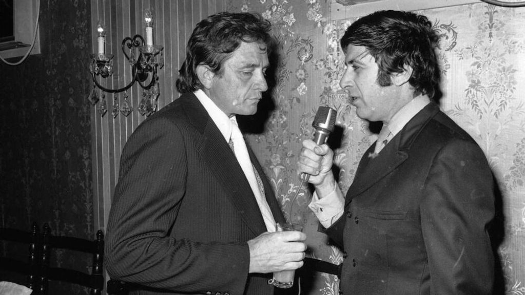 Johnny Cash, left, being interviewed for Israeli radio in Jerusalem in 1971. (IPPA staff from the Dan Hadani Archive, Pritzker Family National Photography Collection at the National Library of Israel, Jerusalem)