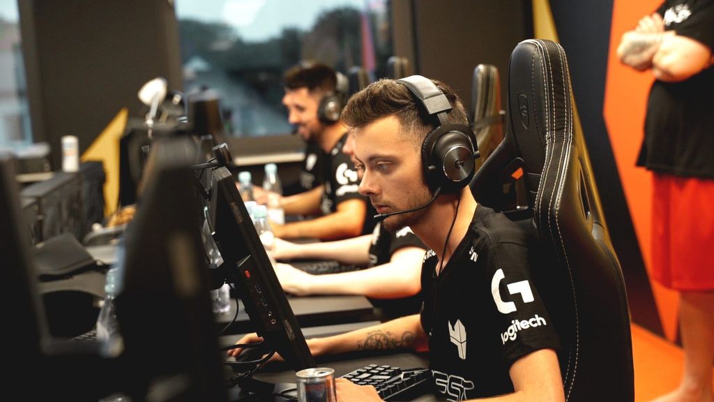 Valorant player Daniel Ponkt at a 2019 Poland bootcamp. (Courtesy of Finest)