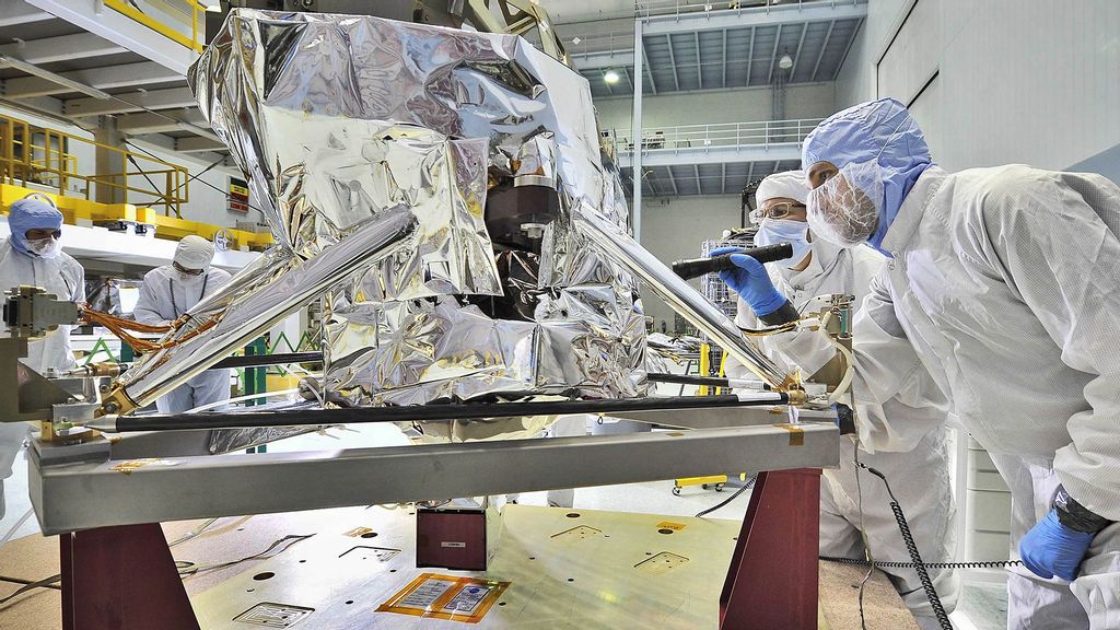 MIRI is inspected in the giant clean room at NASA’s Goddard Space Flight Center in Greenbelt, Maryland, in 2012. (NASA,Chris Gunn/Zenger)