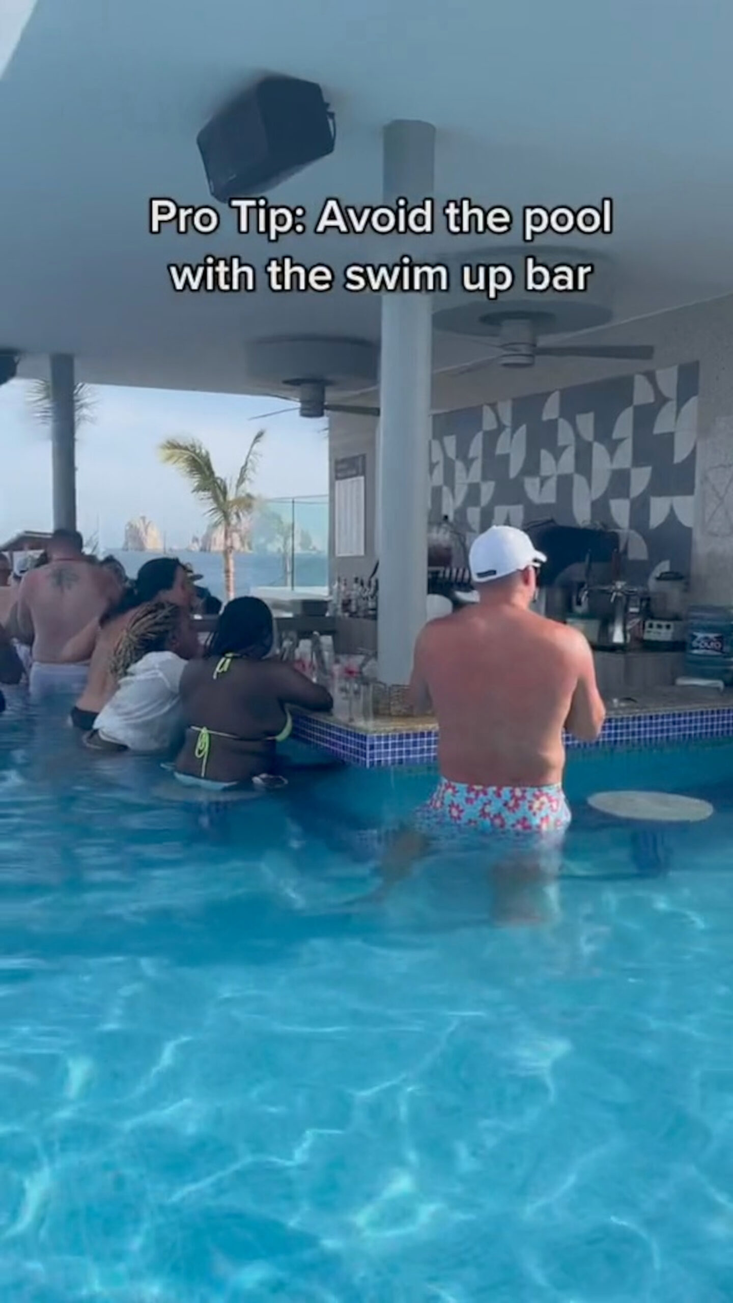 Woman explains why tourists should avoid swim-up bars in her hotel in Cabo, Mexico. (@twofoodpiggies/Zenger)