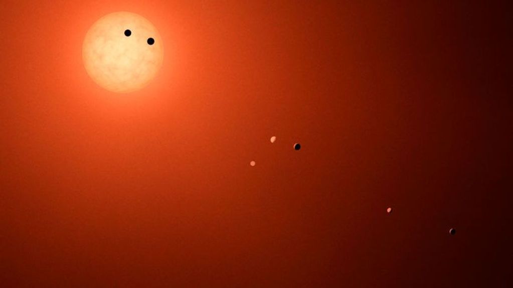 In this NASA digital illustration handout released on February 22, 2017, seven TRAPPIST-1 planets are shown as they might look as viewed from Earth using a fictional, incredibly powerful telescope. (Photo digital Illustration by NASA/NASA via Getty Images)