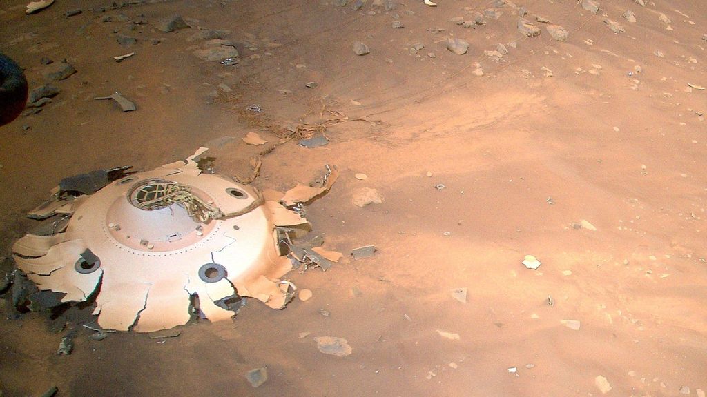 A close-up of the wreckage photographed by an unmanned helicopter on Mars. (NASA Jet Propulsion Laboratory)