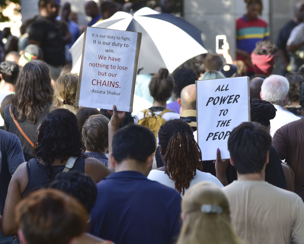 A solidarity protest and march held at Kelly Ingram Park saw hundreds of people listen to speakers, chant and march to Birmingham Police Headquarters. (Frank Couch / The Birmingham Times)