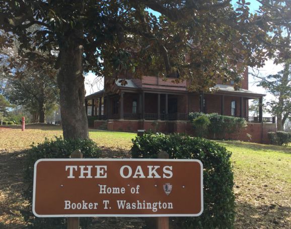 The Oaks is surrounded by trees. (Donna Cope, Alabama NewsCenter)