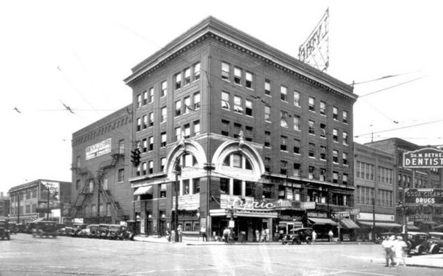 800px-Lyric_Theatre_1930